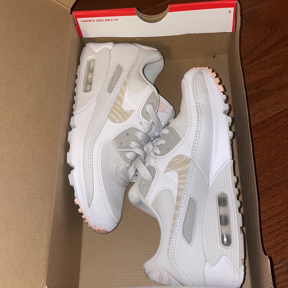 Nike Air Max 90 size 7 women